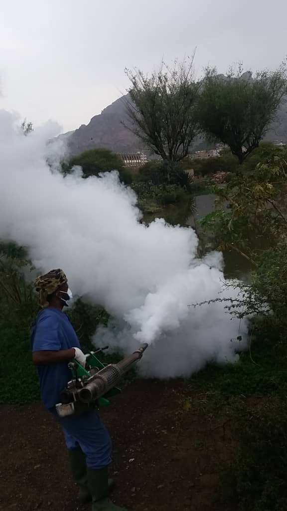 مكتب الصحة يختتم المرحلة الثالثة من حملة الرش الضبابي لمكافحة البعوض بالضالع