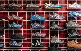 حرب التجارة تعتصر المؤسسات الصغيرة.. خيارات مريرة لشركات الأحذية الأميركية