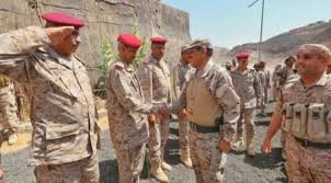 قيادات عسكرية بارزة في الشرعية تهرب الأسلحة والطائرات المسيرة للحوثيين