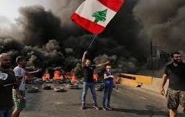 احتجاجات لبنان متواصلة لليوم الثاني.. والحكومة تلغي اجتماعها