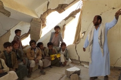 بالفصل والتجويع.. تشريد مدرسي اليمن واستبدالهم بموالين للحوثي
