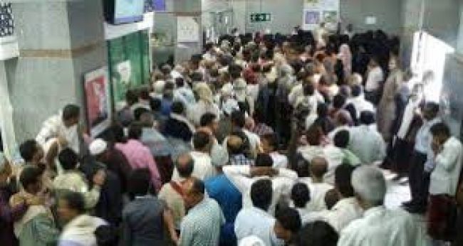 تعرقل صرف مرتبات موظفي تعز والكريمي يحمل البنك المركزي المسؤولية