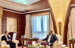 رئيس المجلس الانتقالي الجنوبي اللواء عيدروس الزُبيدي يستقبل السفير الصيني لدى اليمن