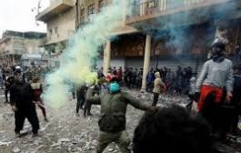 اثر مقتل 25 متظاهر محتجون يحاصرون مقر شرطة ذي قار العراقية