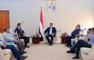 الحكومة اليمنية تحمّل غريفيث مسؤولية الهجوم على وفدها في الحديدة