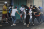 مراسلة لأحد القنوات اللبنانية تنهال بالضرب على متظاهر في بيروت 
