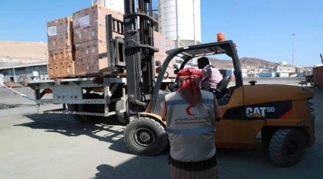 وصول سفينة شحن اماراتية تحمل مساعدات إنسانية وخدمية لحضرموت