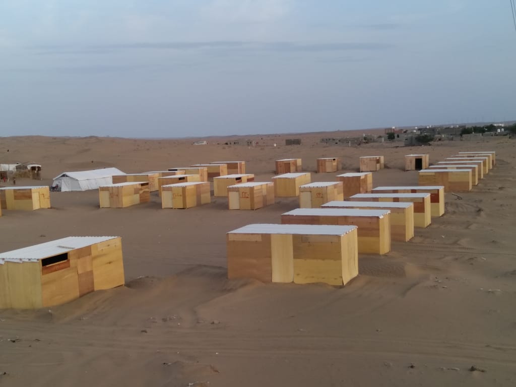 استكمال التجهيزات النهائية لمخيم النازحين بئرناصر العند بمديرية تبن..شاهد ذلك 