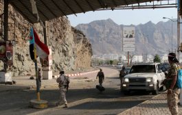 تأجيل عودة رئيس الوزراء إلى عدن.. ومصادر تكشف السبب