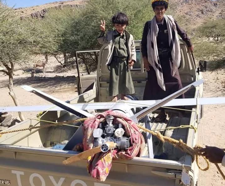 مواطن يمني يفاجئ الجميع ويسقط طائرة حربية بسلاحه الشخصي