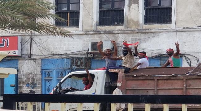 عمال النظافة في عدن يرفضون  صندوق النظافة ويتمسكون بقرار النقابة للاضراب