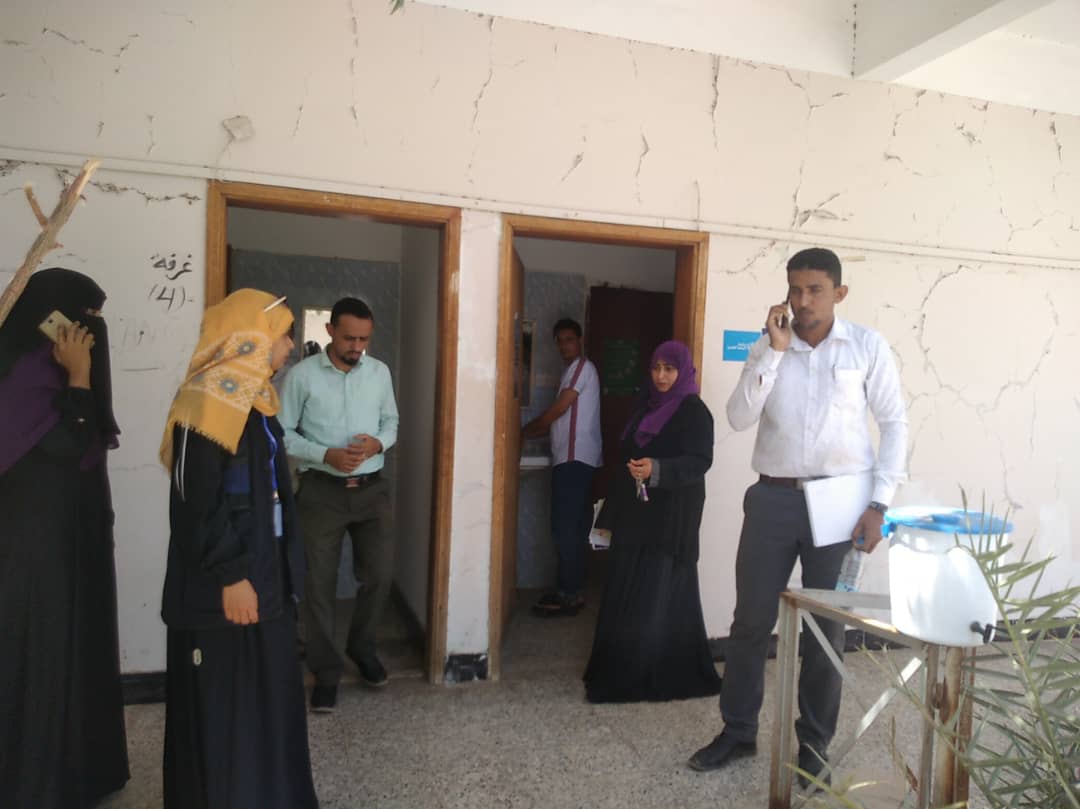 وفد برنامج الاديوز والاستجابه السريعة بمنظمة الصحة العالمية بزيارة تفقدية لسير العمل بمكتب الصحة العامة بلحج