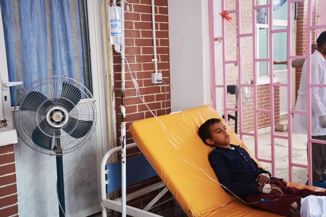 الصليب الأحمر يرصد 165 اعتداء طال القطاع الصحي باليمن منذ 2015