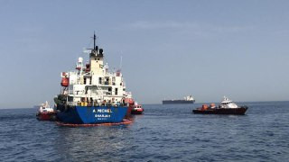 الدبيش يكشف هوية السفينتين التي اختطفهما الحوثيون قبالة جزيرة كمران بالبحر الأحمر