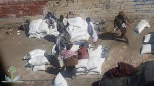 مولر تشكو من سرقة الحوثي للمساعدات الإنسانية