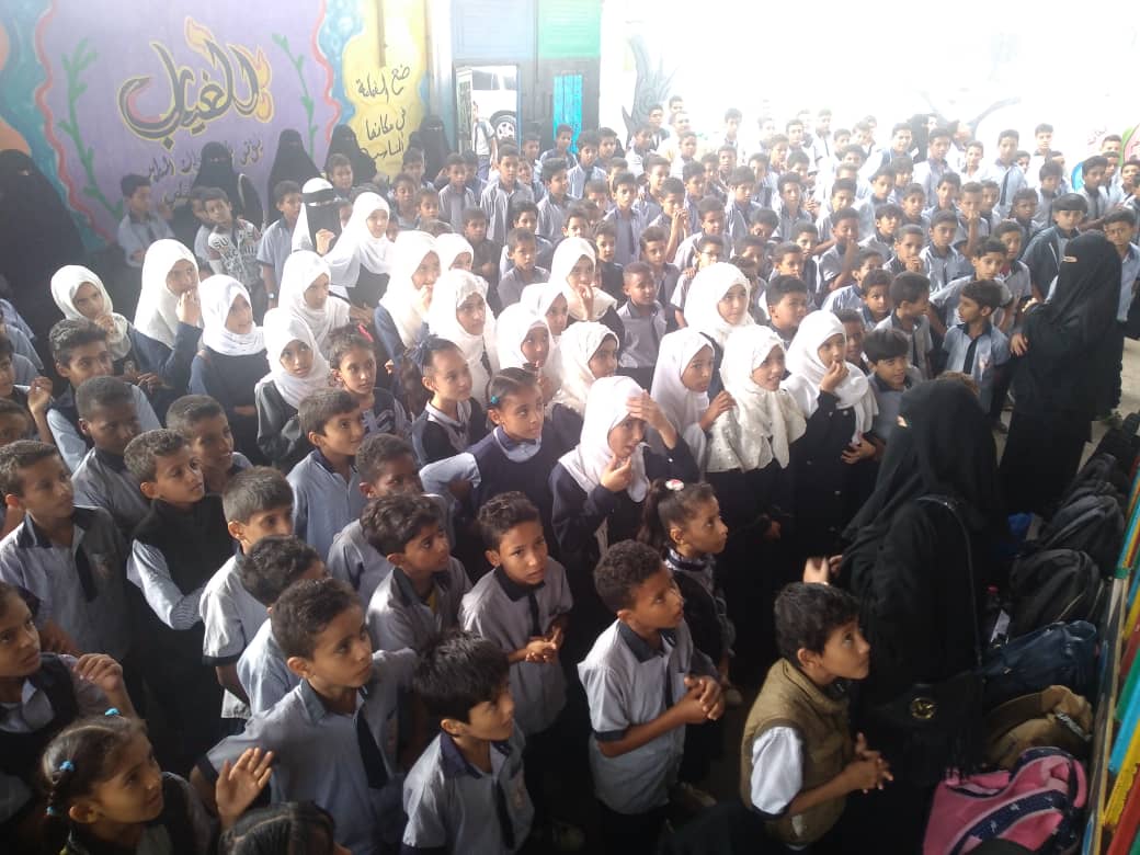 مدرسة النهضة الأهلية بلحج تكرم فائزيها بالمسابقات الرياضية