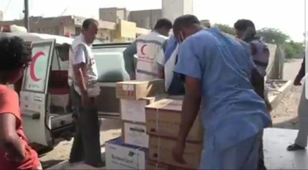 الهلال الأحمر الإماراتي يسلم مستشفيات التحيتا دفعة جديدة من الأدوية 