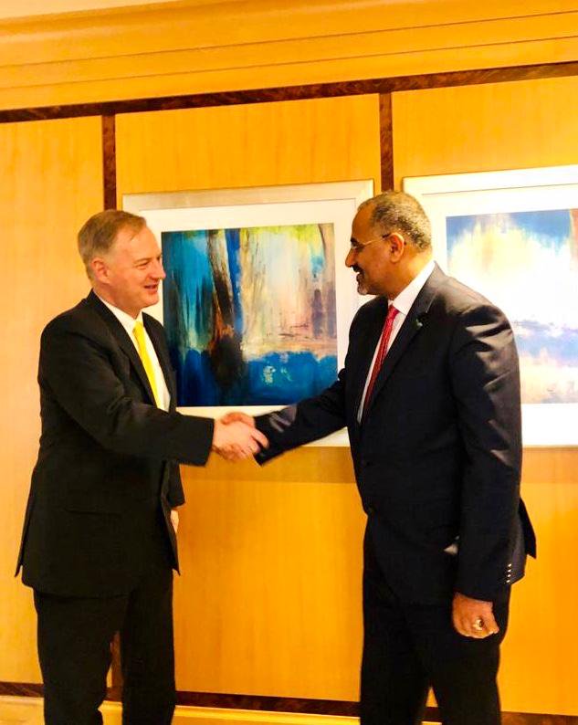 رئيس المجلس الانتقالي الجنوبي يلتقي سفير الولايات المتحدة الأمريكية لدى اليمن والوفد المرافق له
