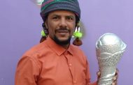 شاب من ابناء تريم يبدع في نحت مجسم لكأس الخليج العربي