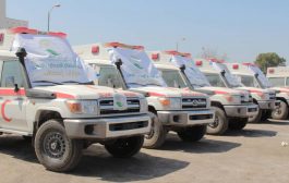 مركز الملك سلمان يسلم وزارة الصحة اليمنية 16 سيارة اسعاف