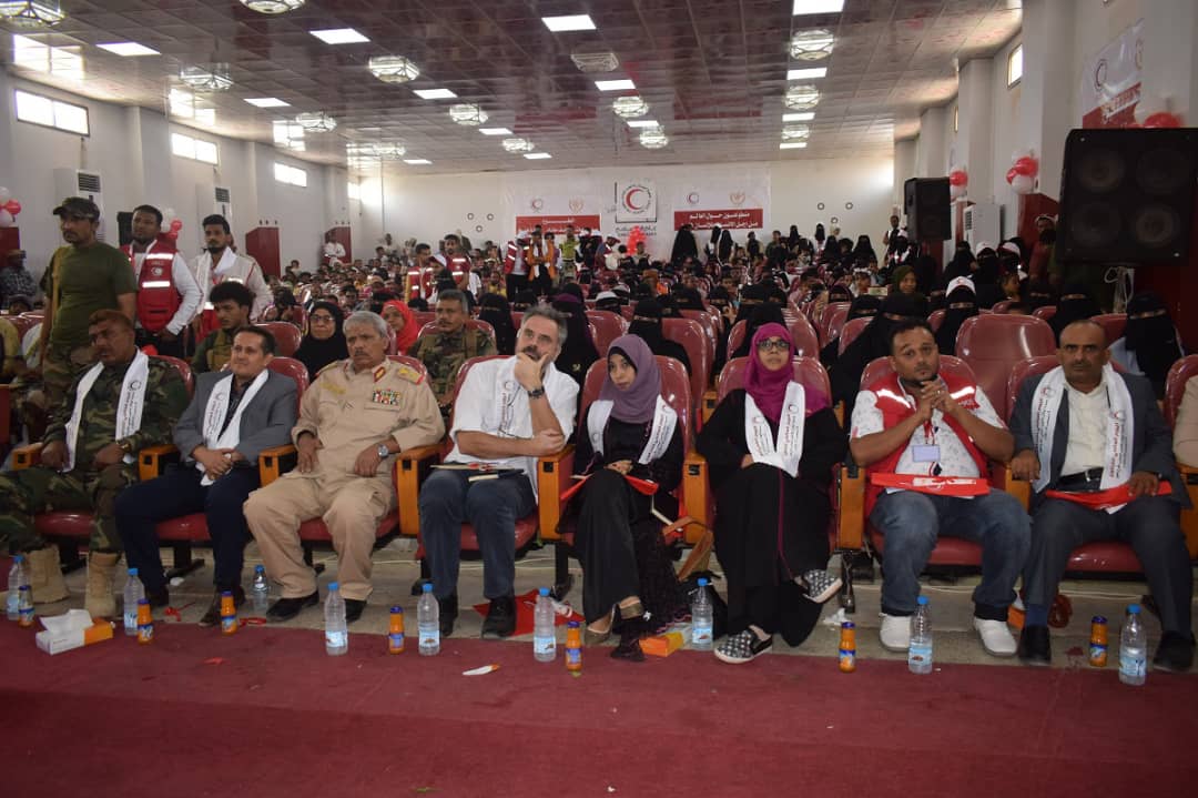برعاية محافظ لحج واللجنة الدولية جمعية الهلال الأحمر اليمني فرع لحج تحتفل باليوم العالمي للتطوع