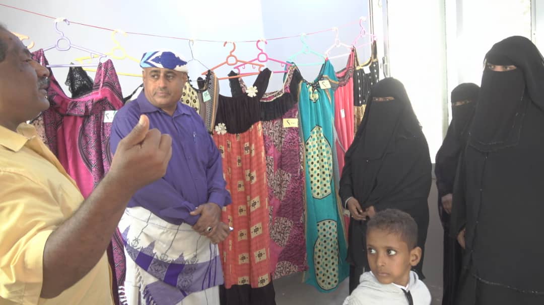 بحضور الشمل وعكاشه جمعية بسمه التنموية بالحوطه تحتفي بتخرج متدربات في مجال الخياطة