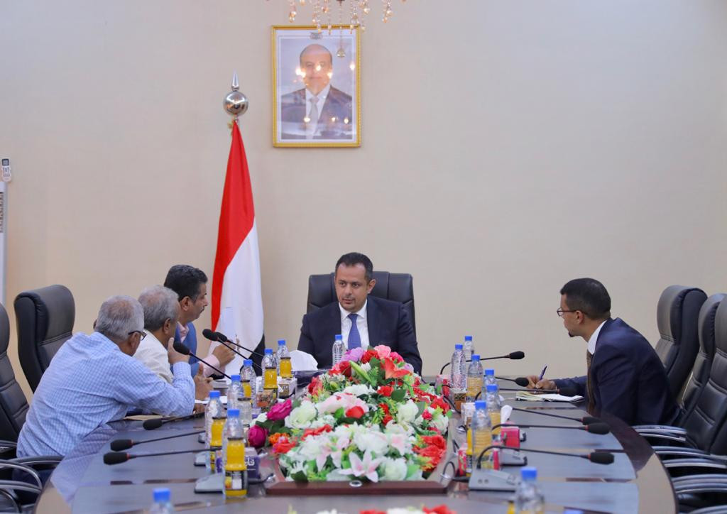 رئيس الوزراء يوجه برفع القدرات التوليدية لمحطات الكهرباء في عدن