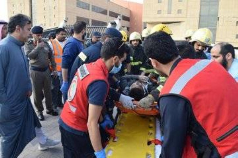 انهيار مبنى جامعة سعودية يتسبب بوفاة وإصابة 15 شخصا