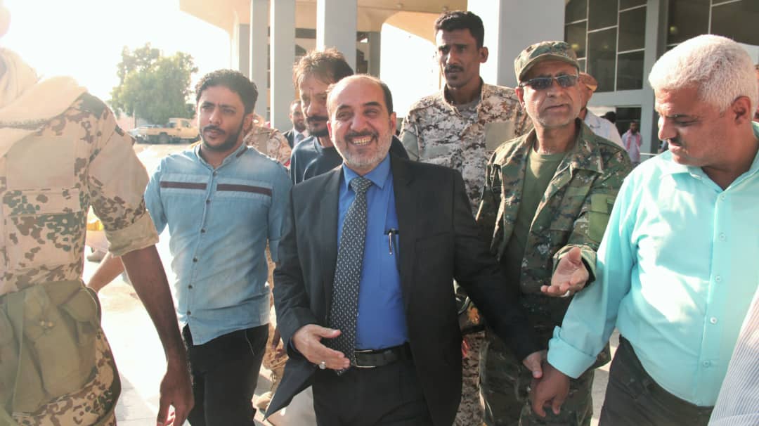 الوزير الغريب يعود إلى العاصمة المؤقتة عدن