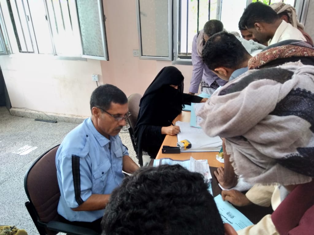 شرطة المرور في لحج تواصل حملتها الأمنية ضد المركبات المخالفه والغير مرقمه