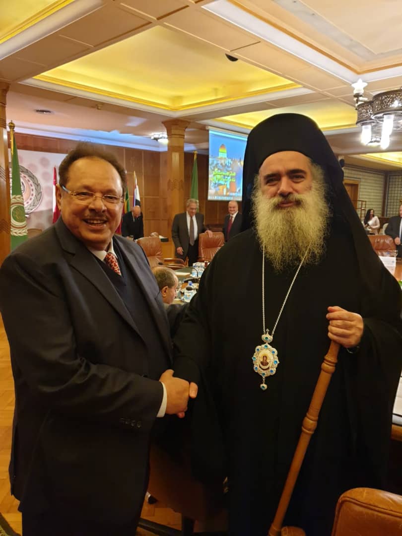 الرئيس علي ناصر محمد يطمائن على صحة رئيس أساقفة سبسطية الروم الأرثوذكس في القدس