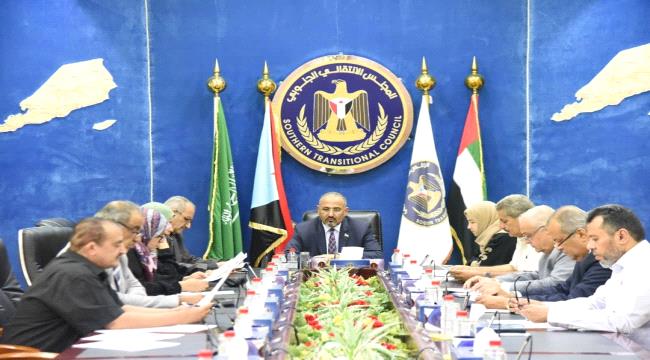 هيئة رئاسة المجلس الانتقالي تدعو الحكومة اليمنية للعمل في إطار الشراكة