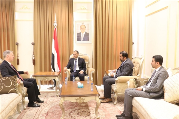 وزير في الشرعية يعترف بأن ما يحدث في أبين وشبوة يخدم مليشيا الحوثي ومشروعها
