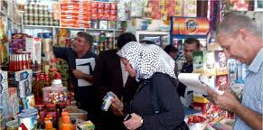 صحيفة خليجية تسلط الضوء على غلاء أسعار السلع والمواد الغذائية باليمن