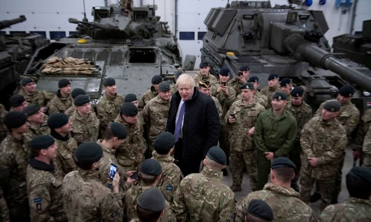بريطانيا ترفع جاهزيتها العسكرية في المنطقة.. ووزير خارجيتها: لأمريكا الحق في الدفاع عن نفسها