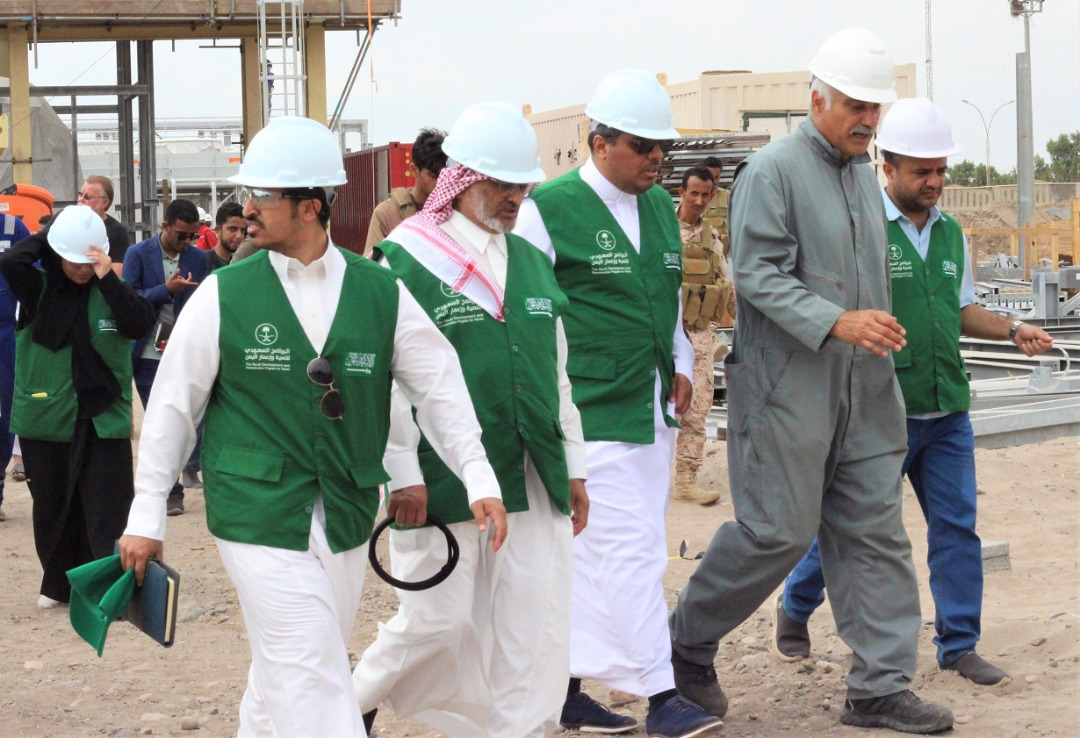 وفد البرنامج السعودي يطلع على احتياجات منشآت خدمية وتعليمية في عدن