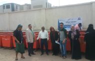 مدير عام المنصورة يدشن توزيع 40 برميل للقمامة في حي ريمي والسكنية