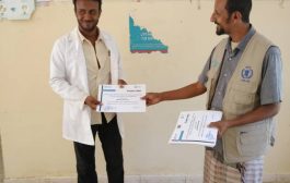 مشروع الإستجابة الصحية الطارئة يكرم بشهادات تقديرية عمال الصحة بمسيمير لحج
