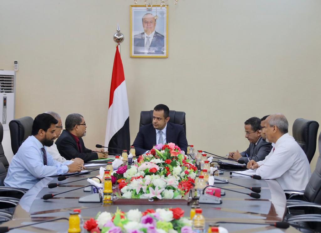 رئيس الوزراء يناقش مع رئاسة جامعة حضرموت سير العملية الاكاديمية
