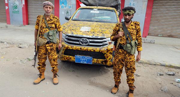 الوية تتبع الشرعية متهمة ببيع اطقم عسكرية لمليشيات الحوثي في تعز