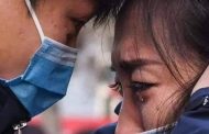 صورة هزت العالم .. طبيب صيني يودع زوجته في طريقه لمكافحة الفيروس
