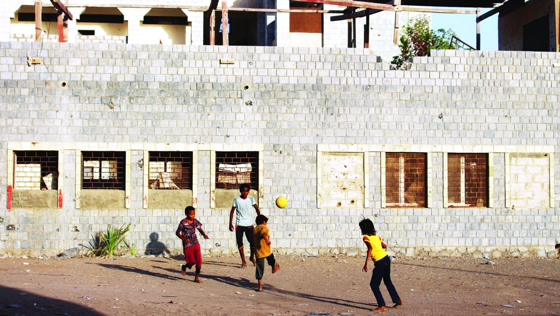 ألغام مليشيات الحوثي تواصل الفتك بأطفال مناطق الساحل 