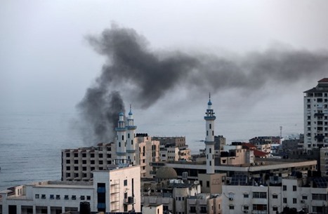 الاحتلال الصهيوني يشن غارات على المقاومة ويلغي تسهيلات لغزة