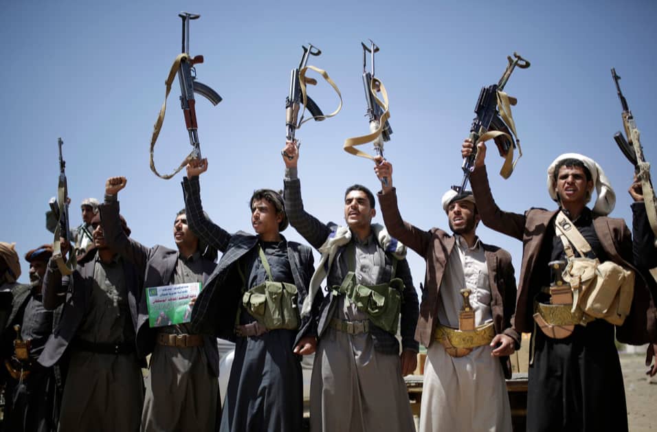 تعرف على الممر الذي يتم عبره تهريب الطائرات الحوثيه والأسلحة !