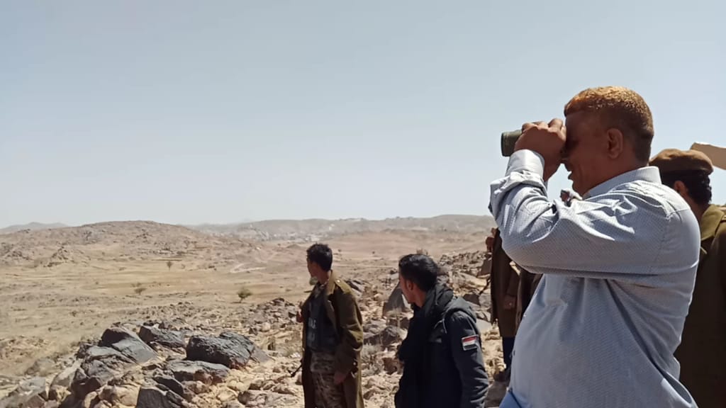 مدير أمن لحج السيد في زيارة تفقدية للخطوط الأمامية مع المليشيات الحوثية في منطقة الحد يافع