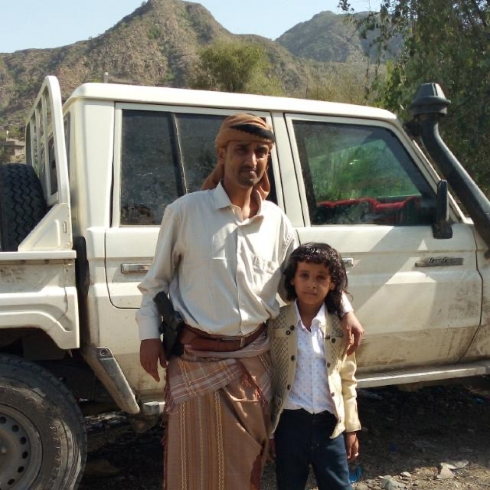 في اطار تشجيعهم المعهود للشباب والطلاب.. قائد اللواء الرابع حزم انتقالي يدعم حفل تخرج طلاب طور الباحة 