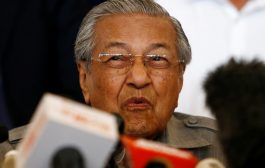 ماليزيا : مهاتير محمد يقدم استقالته من رئاسة الحكومة 