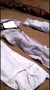 مليشيات الحوثي تدفن عدد من قتلاها بمقبرة جماعية