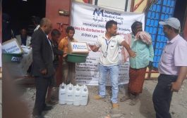 مدير عام الحصين يدشن توزيع سلال النظافة لأسر سوء التغذية