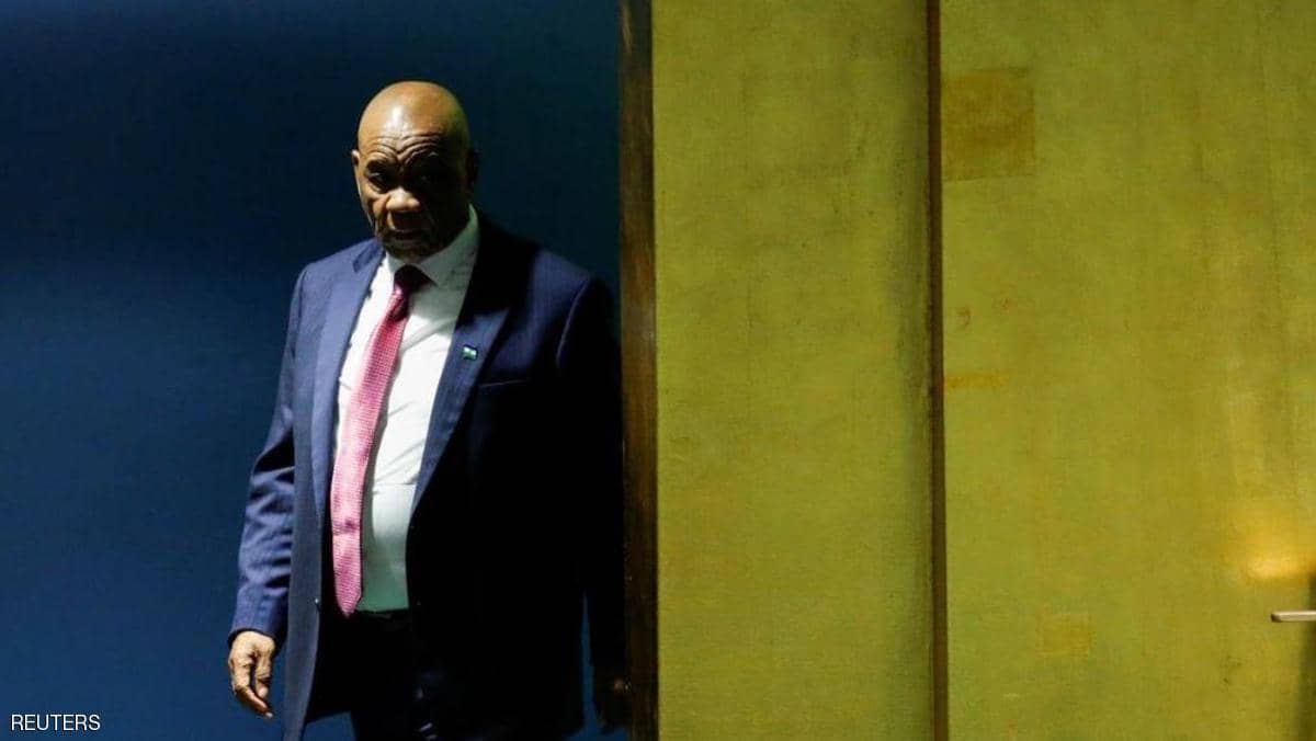 رئيس وزراء افريقي يهرب قبل اتهامه رسمياً بقتل زوجته